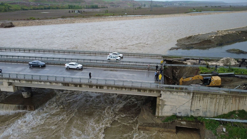 saganak-yagislar-batman-cayi-nda-cokmeye-neden-oldu