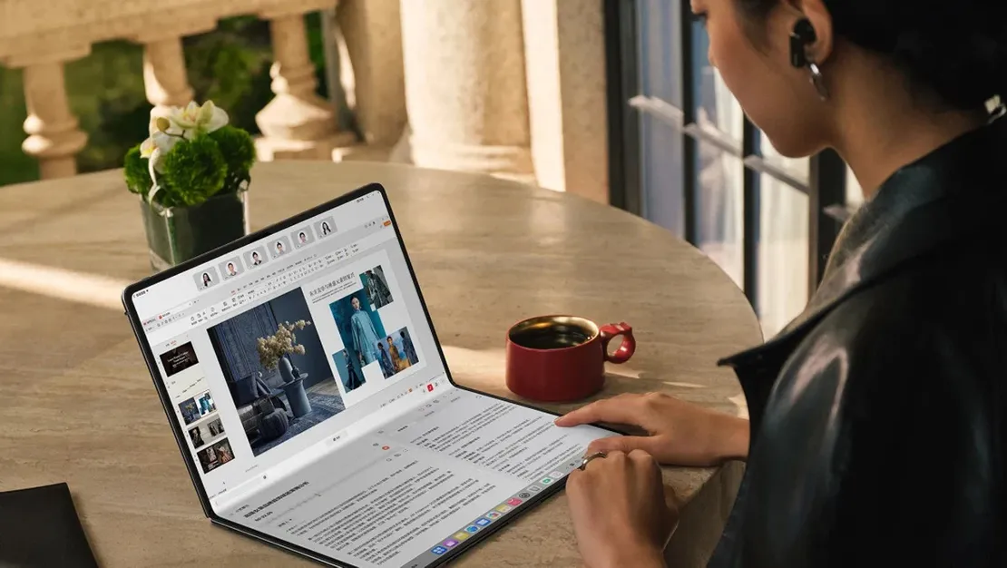 huawei-ilk-katlanabilir-bilgisayarini-tanitti