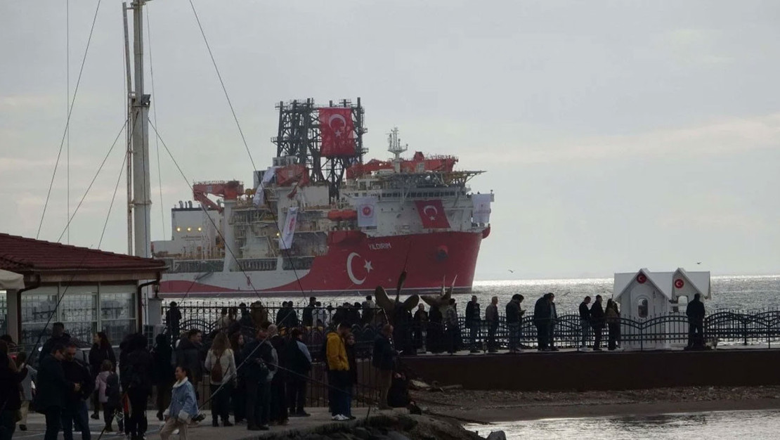yildirim-sondaj-gemisi-canakkale-bogazi-na-girdi