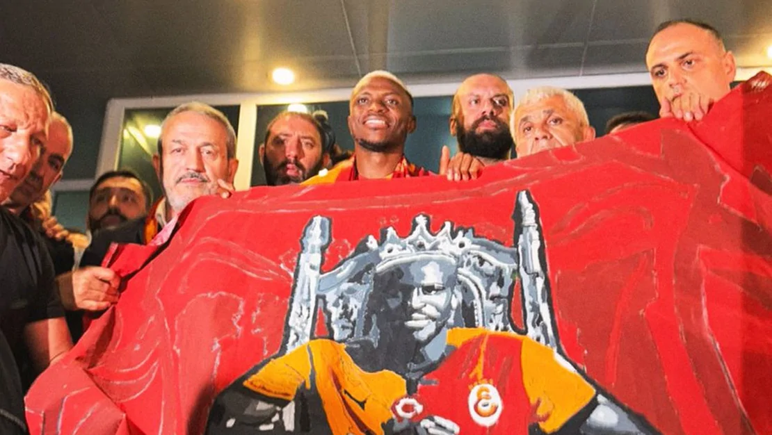 victor-osimhen-galatasaray-a-istanbul-a-geldi