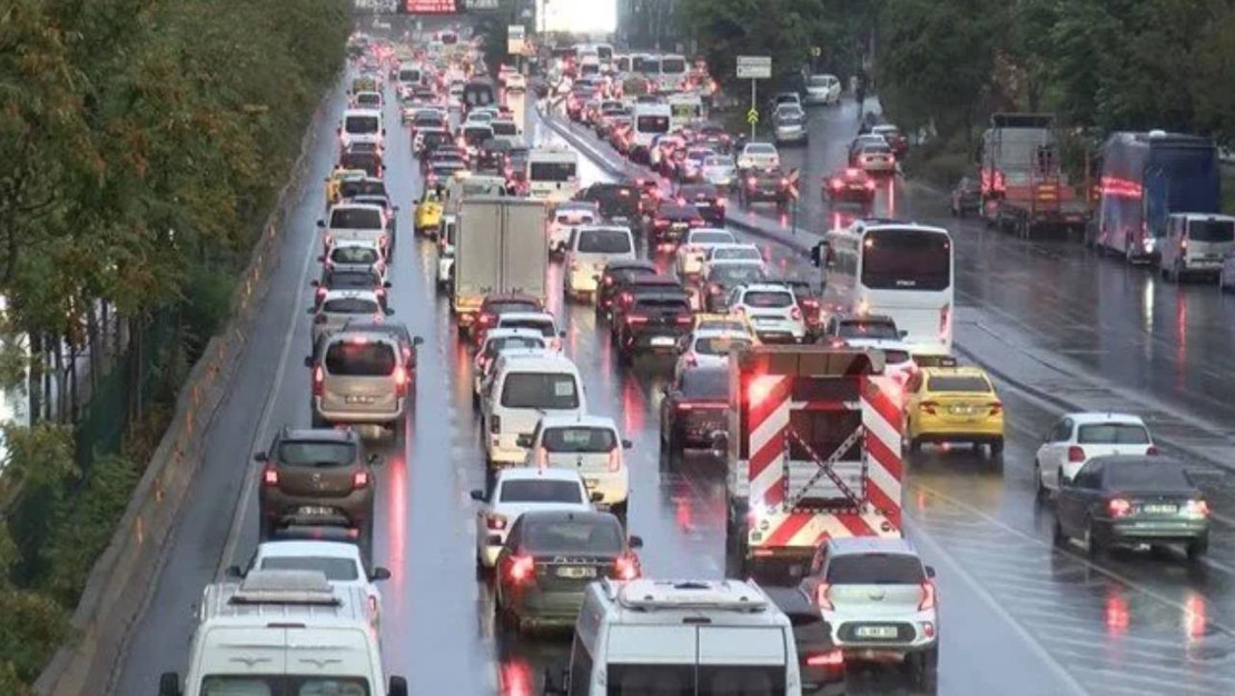 istanbul-trafiginde-yagmur-etkisiyle-yogunluk-yasandi