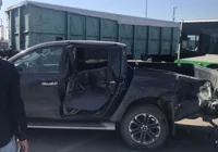 batman-da-yuk-treni-kamyonete-carpti