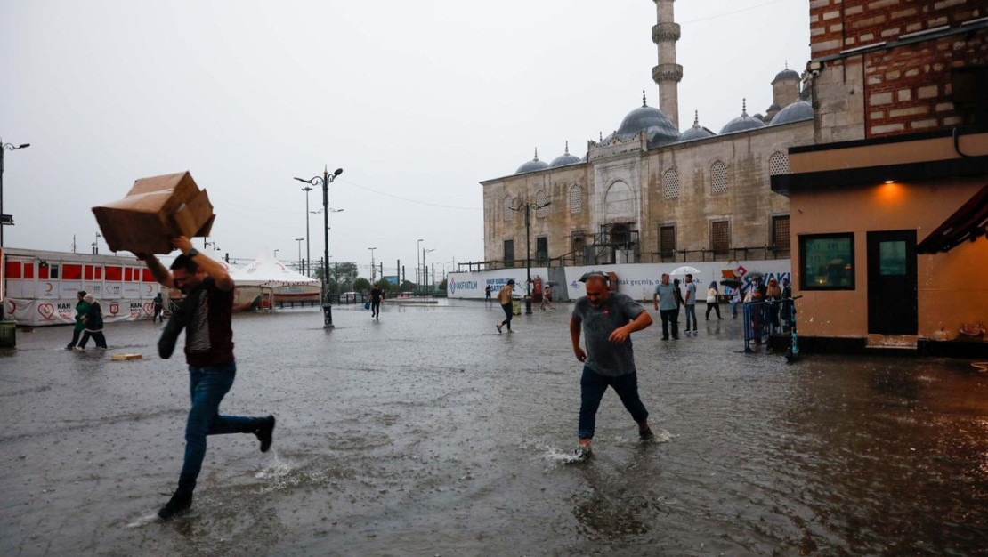 cuma-gunu-kuvvetli-yagislara-dikkat-edin