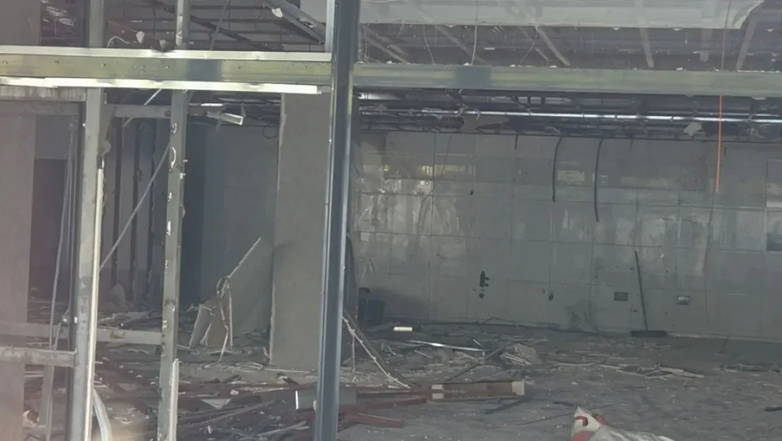 istanbul-da-kolonlar-kesildi-is-yeri-muhurlendi