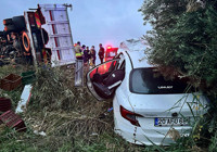 kamyonet-devrilerek-karsi-seride-gecti