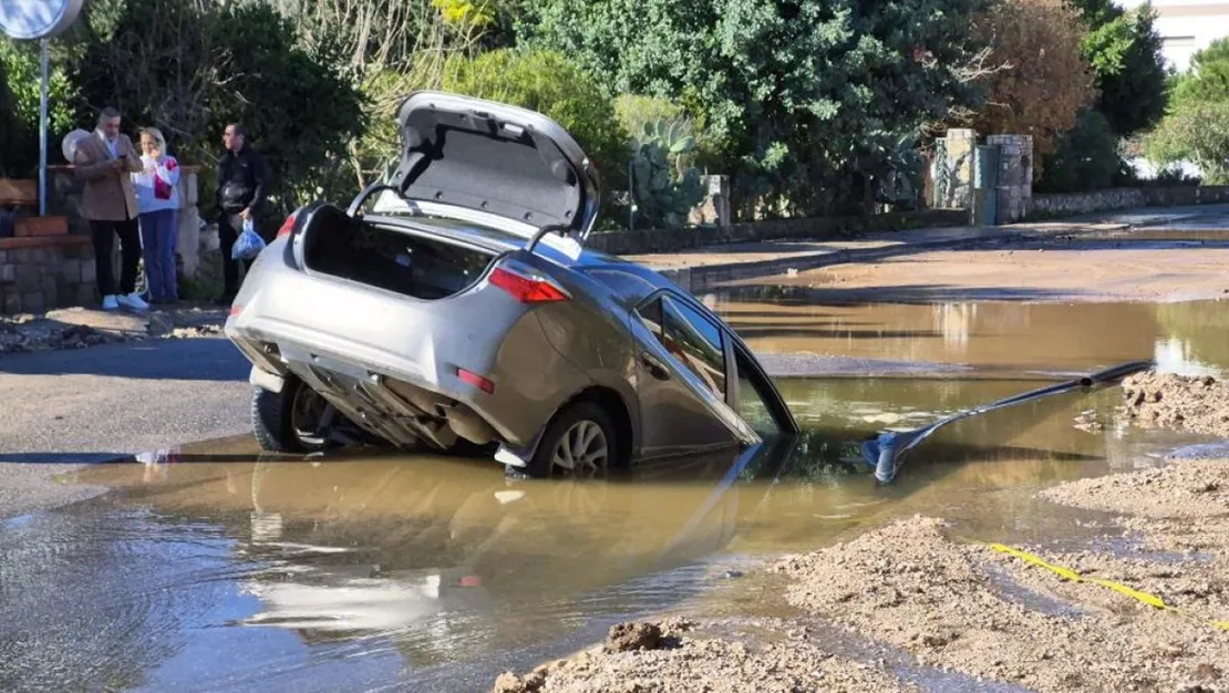 bodrum-da-isale-hatti-patladi-arac-cukura-dustu