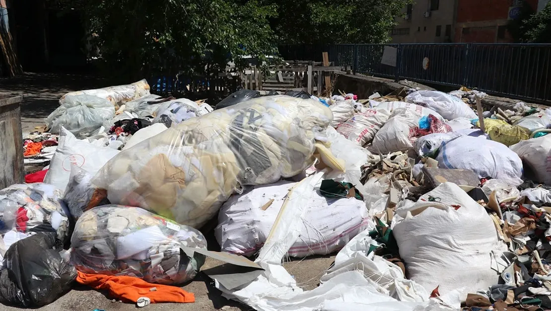 izmir-de-mobilya-atiklari-sorun-yaratiyor