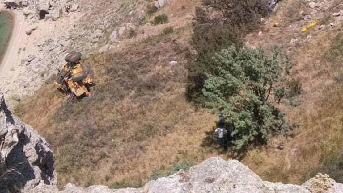 greyder-otomobili-ucuruma-surukledi