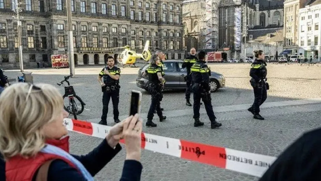 amsterdam-da-bicakli-saldiri-5-yarali