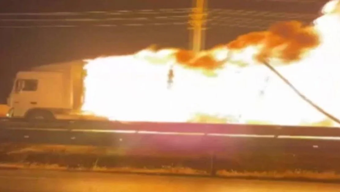 frenleri-patlayan-tir-8-kilometre-gitti