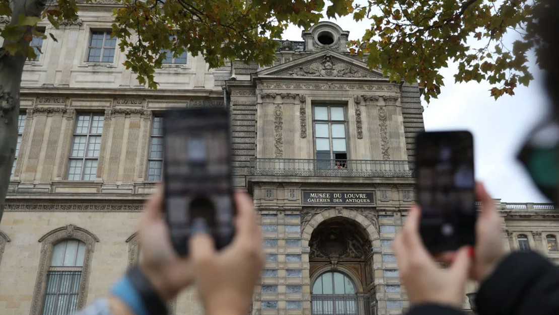 louvre-muzesi-nde-soygun-gerceklesti