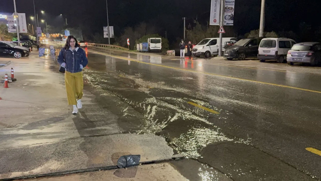 bodrum-da-ana-su-hatti-patladi-yol-kapatildi