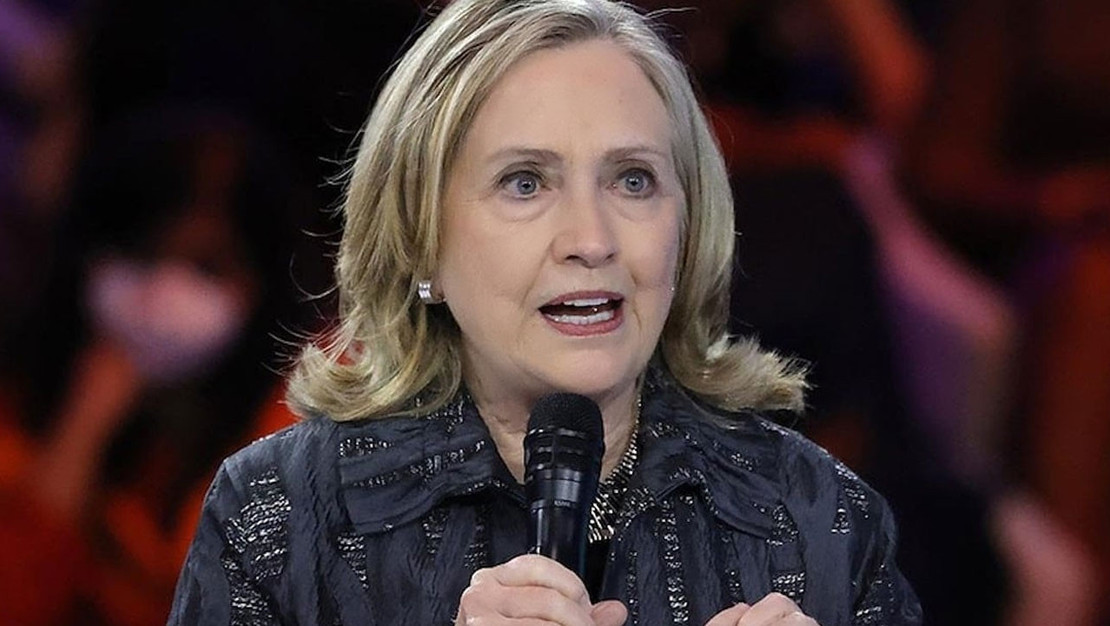 hillary-clinton-trump-i-epstein-dosyalarini-gizlemekle-sucladi