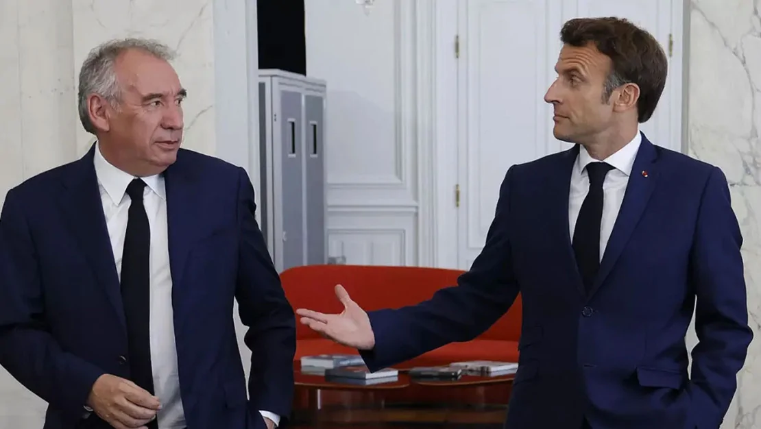 fransa-hukumeti-dustu-macron-istifayi-kabul-etti