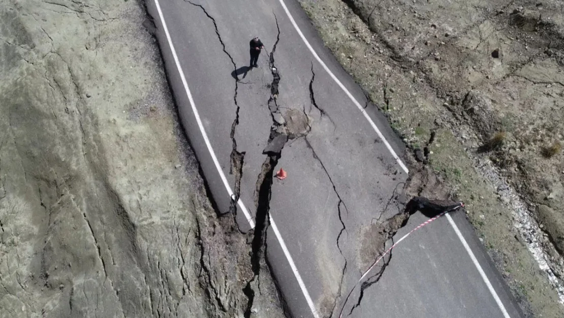 ispir-de-heyelan-nedeniyle-70-daire-bosaltildi