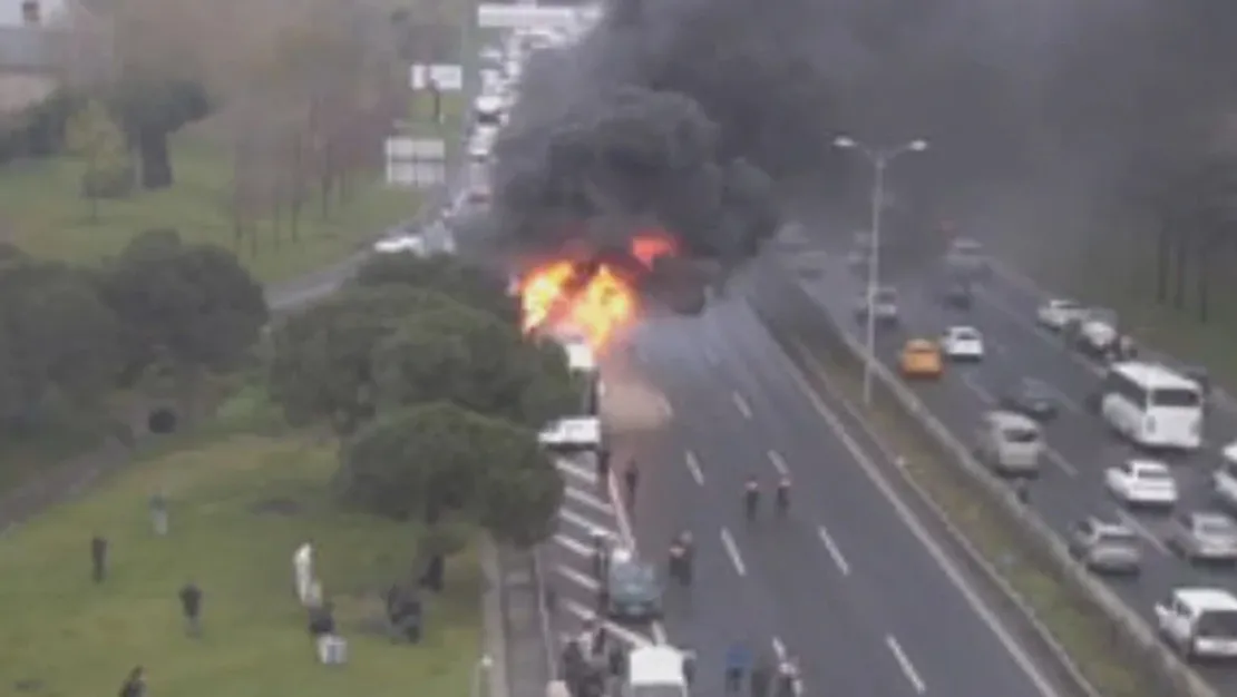 istanbul-esenler-de-yolcu-otobusu-yandi