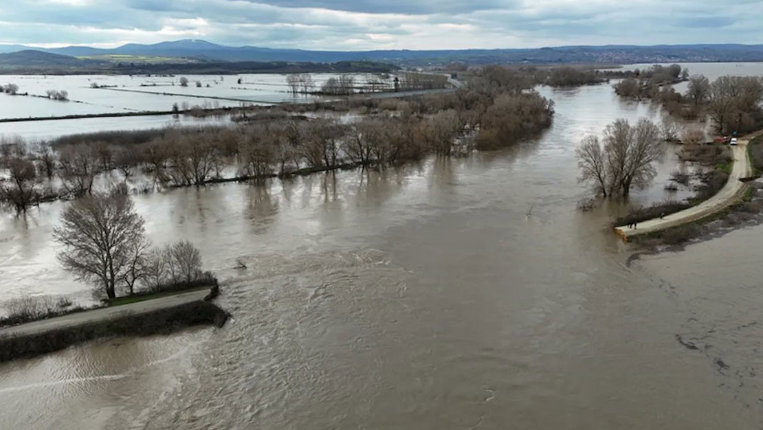 yagislar-sonrasi-nehir-debilerinde-artis-tunca-koprusu-kapali