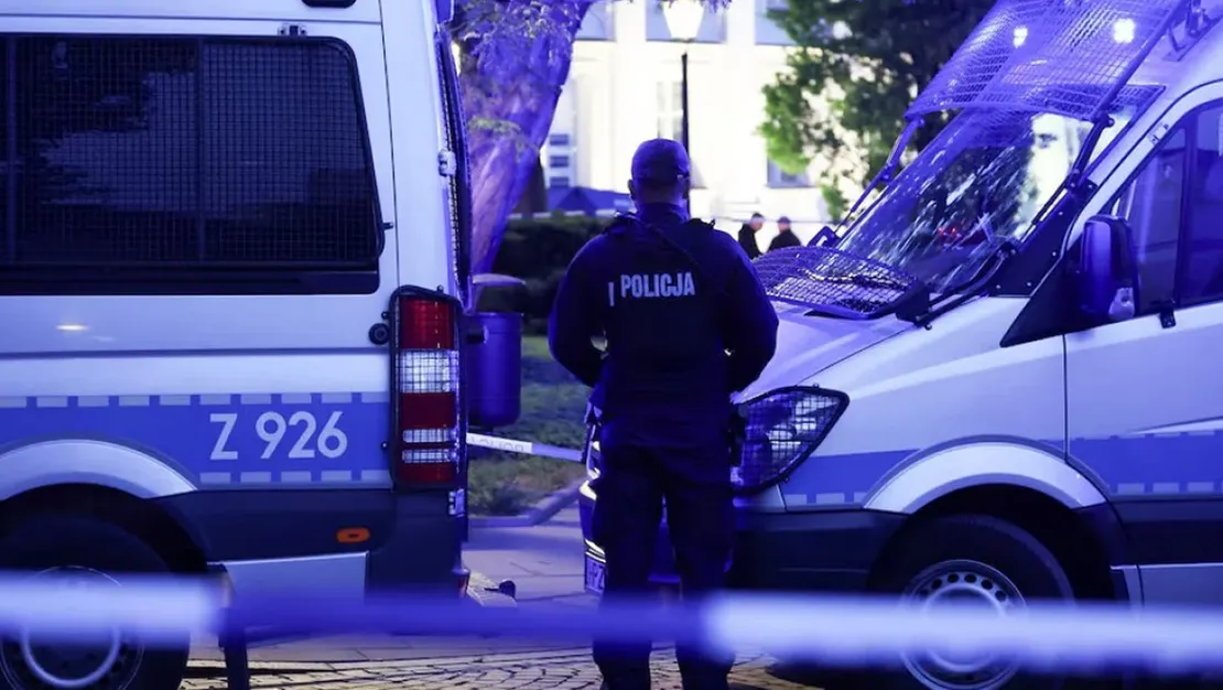 varsova-universitesi-nde-baltali-saldiri