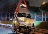 tem-otoyolu-nda-otomobil-bariyerlere-cikti