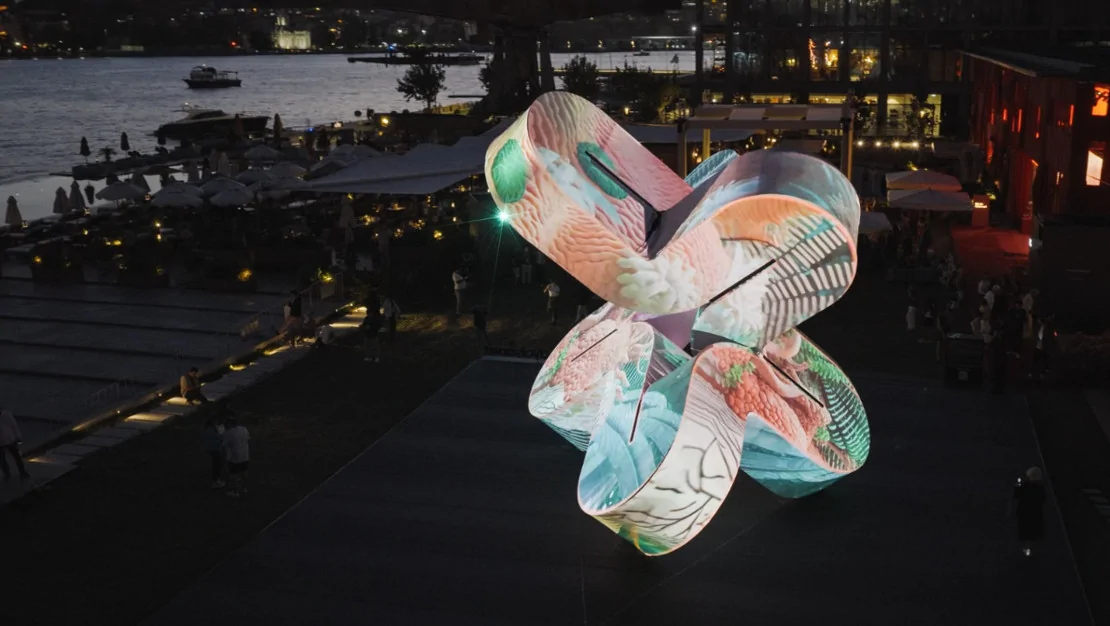 guvenc-ozel-in-neuroflux-i-sanatseverlerle-bulustu