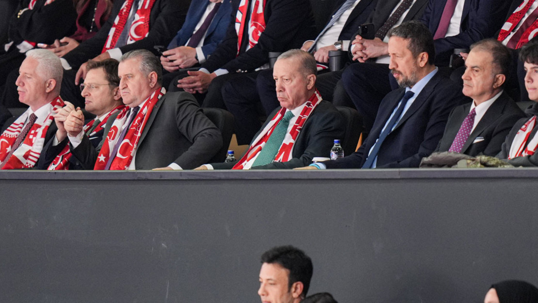 erdogan-a-milli-basketbol-takimi-na-destek-ziyareti