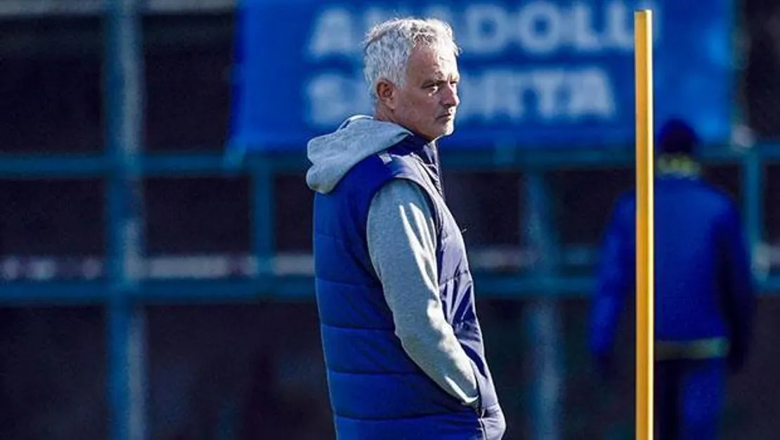 fenerbahce-antrenmanlarini-surduruyor