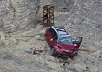 otomobil-kayalar-dan-uctu-kaza