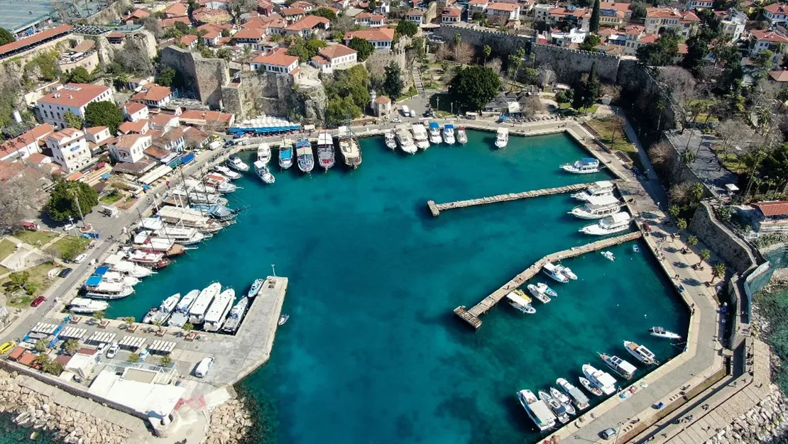 antalya-da-174-isletmenin-ruhsati-askiya-alindi