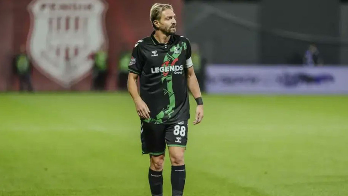 caner-erkin-dorduncu-kirmizi-kartini-gordu