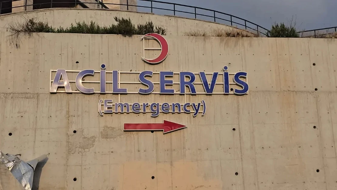 bicaklanan-kadin-hastanede-hayat-mucadelesi-veriyor