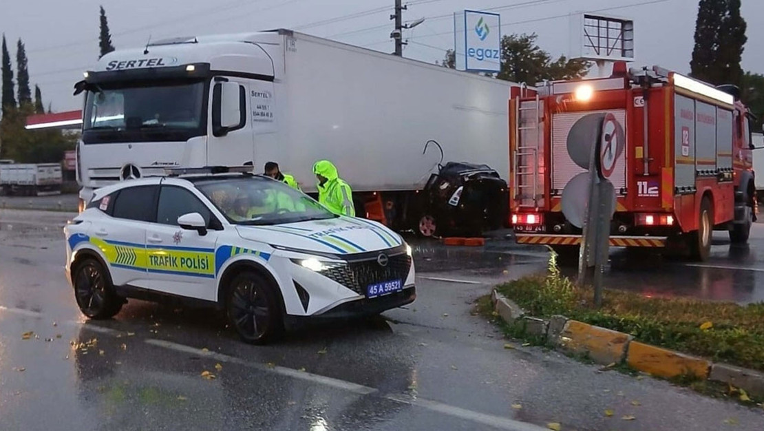 manisa-akhisar-da-feci-kaza-iki-kisi-hayatini-kaybetti