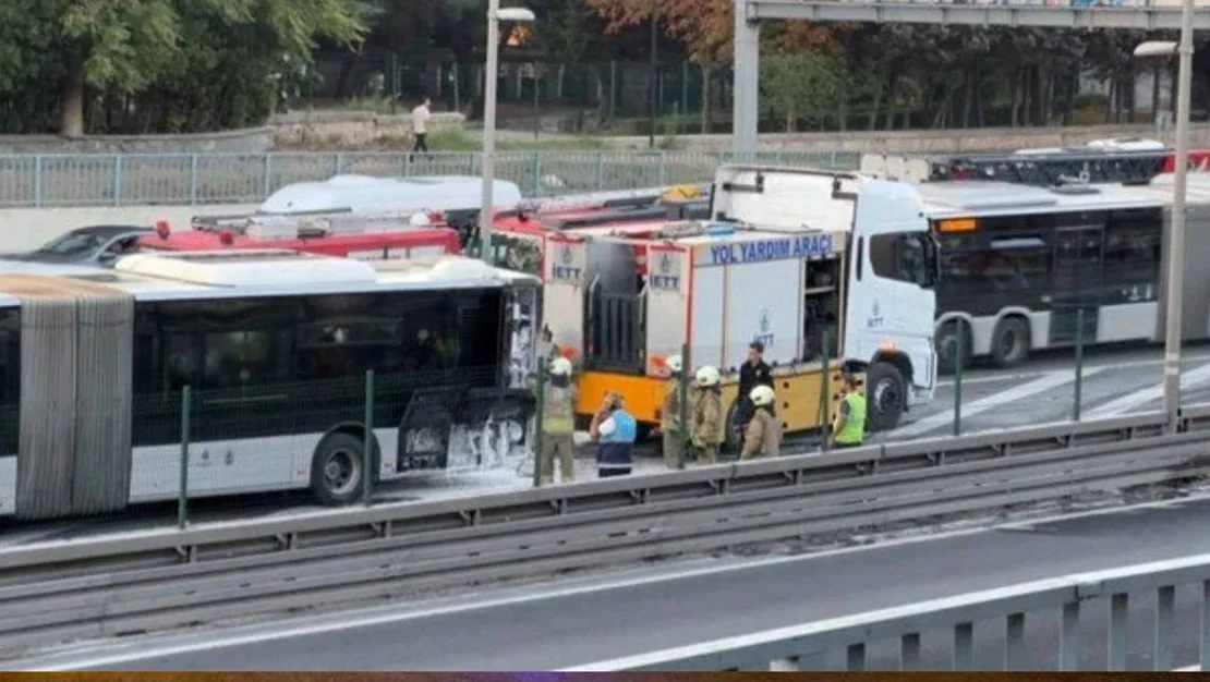 bayrampasa-da-metrobus-yangini-basladi