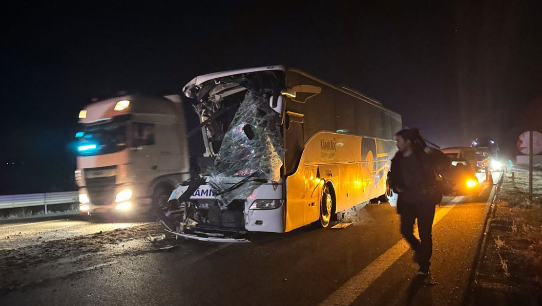 kizilcahamam-da-otonom-kaza-hostes-hayatini-kaybetti-15-yarali