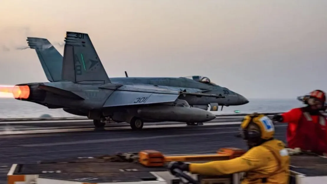 abd-donanmasi-na-ait-ucak-dustu