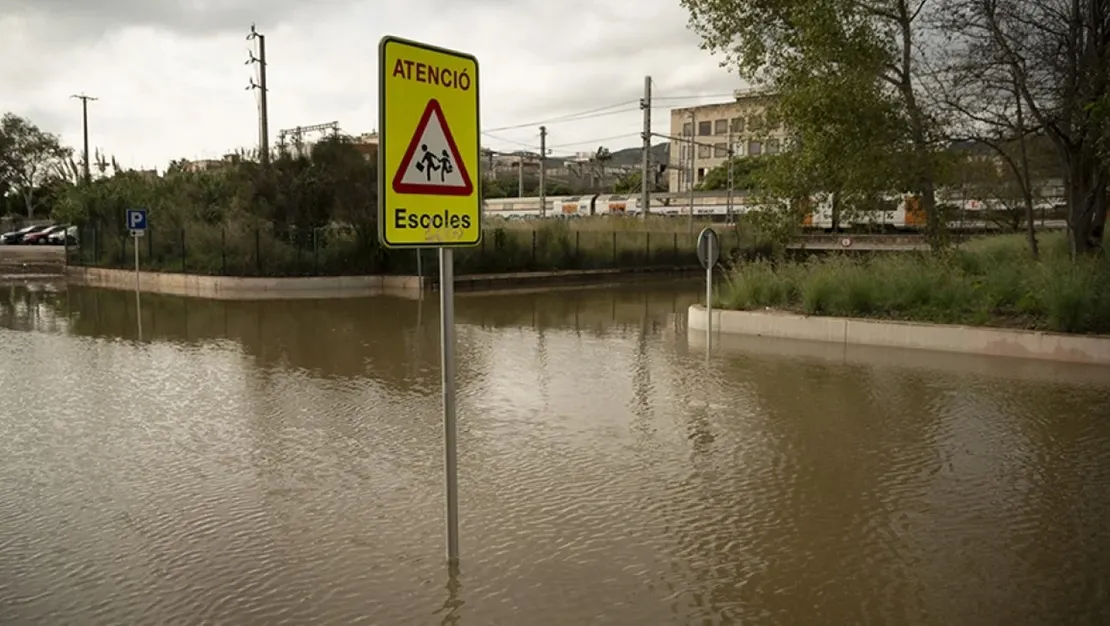 ispanya-da-siddetli-yagislar-suruyor