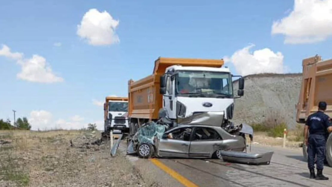 ankara-da-hafriyat-kamyonu-kaza-yapti