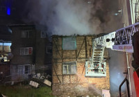 kadikoy-de-metruk-bina-yangini-korkuttu