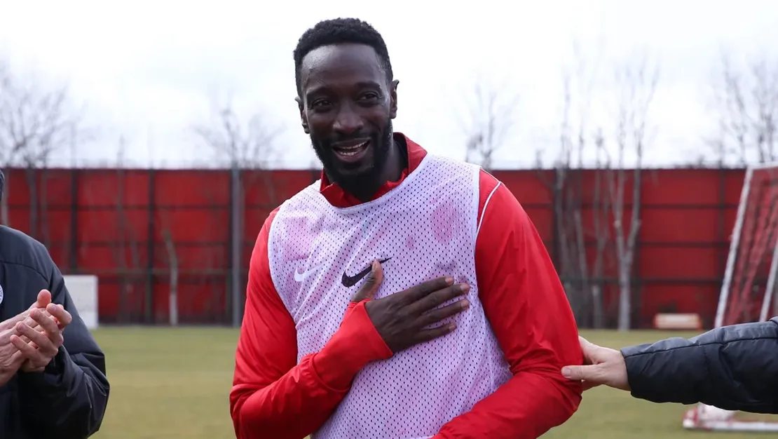 mustapha-yatabare-futbol-kariyerini-sonlandirdi