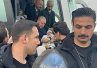 erdogan-konvoya-durdu-bebege-altin-takti