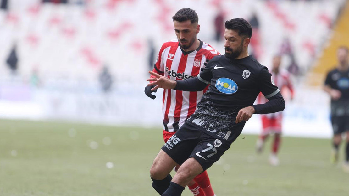 sivasspor-amedspor-macinda-hakem-skandali-patlak-verdi