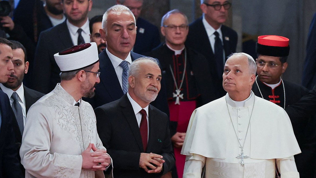 papa-14-leo-istanbul-da-sultanahmet-camii-ni-ziyaret-etti