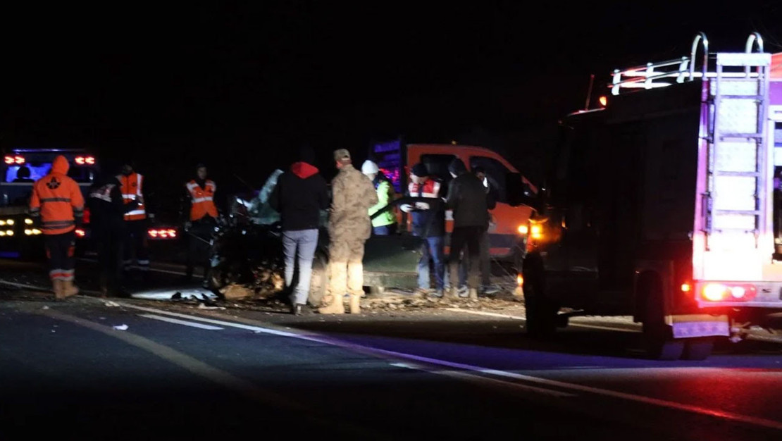 mardin-de-trafik-kazasi-uc-can-aldi-iki-yarali