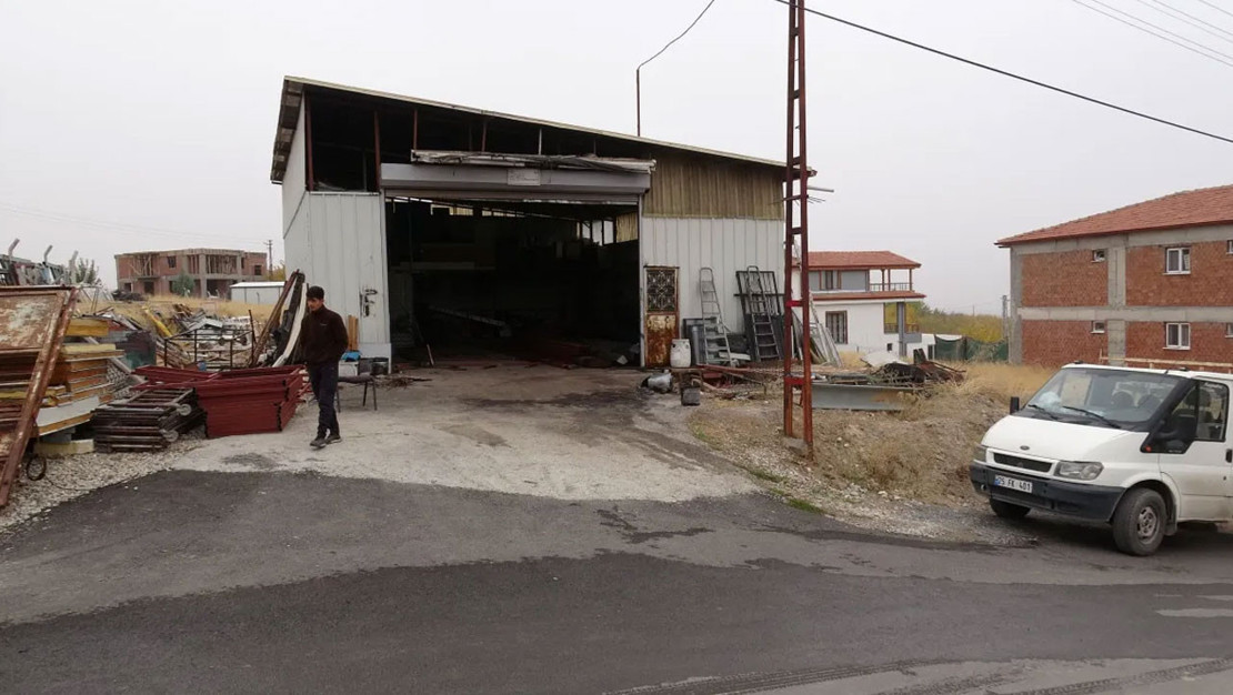 malatya-da-ogrenciler-isinmak-icin-atese-tiner-dokunce