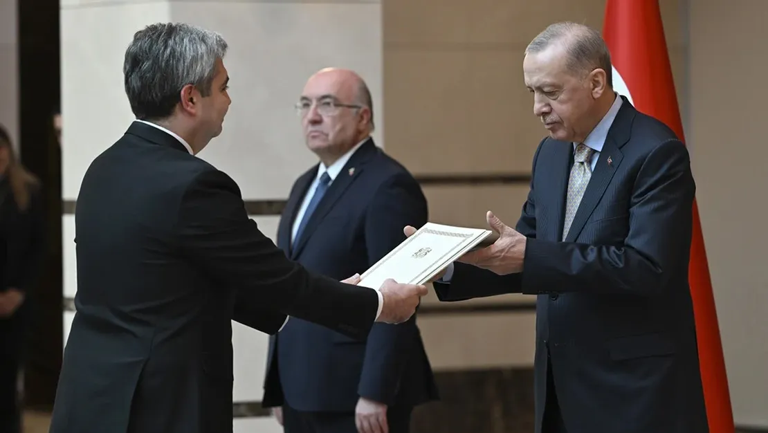 buyukelciler-erdogan-a-guven-mektubu-sundular