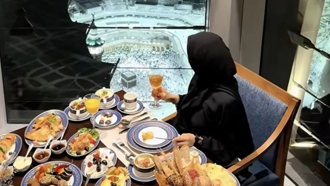 kabe-manzarali-kahvalti-paylasimi-tepki-cekti