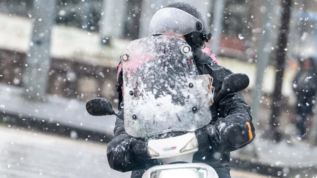 istanbul-da-karla-mucadeleye-devam-ediliyor