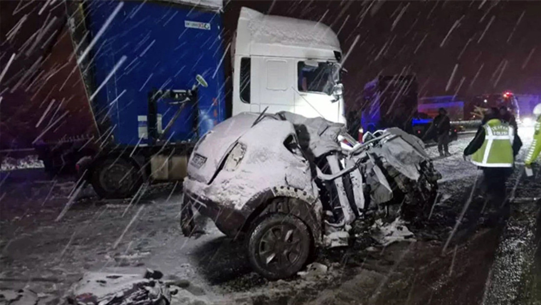 erzurum-da-cip-ve-tir-carpisti-4-kisi-hayatini-kaybetti