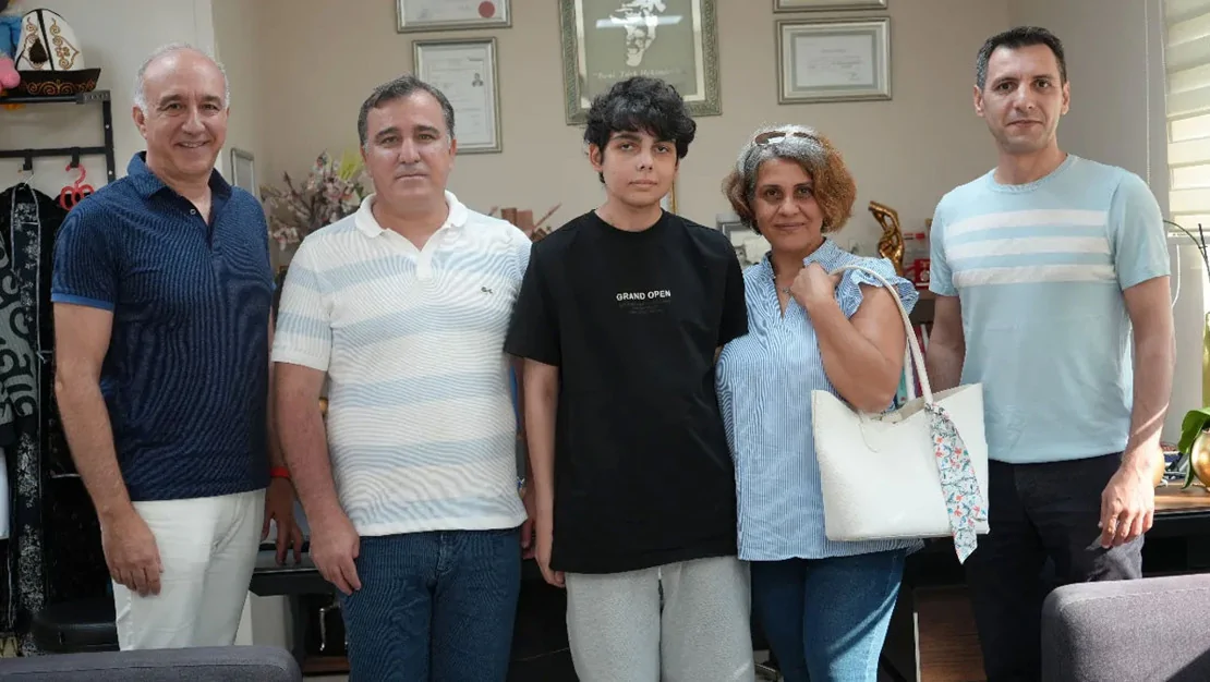 ingiliz-turist-organini-bagisladi-15-yasindaki-ahmet-yasadi