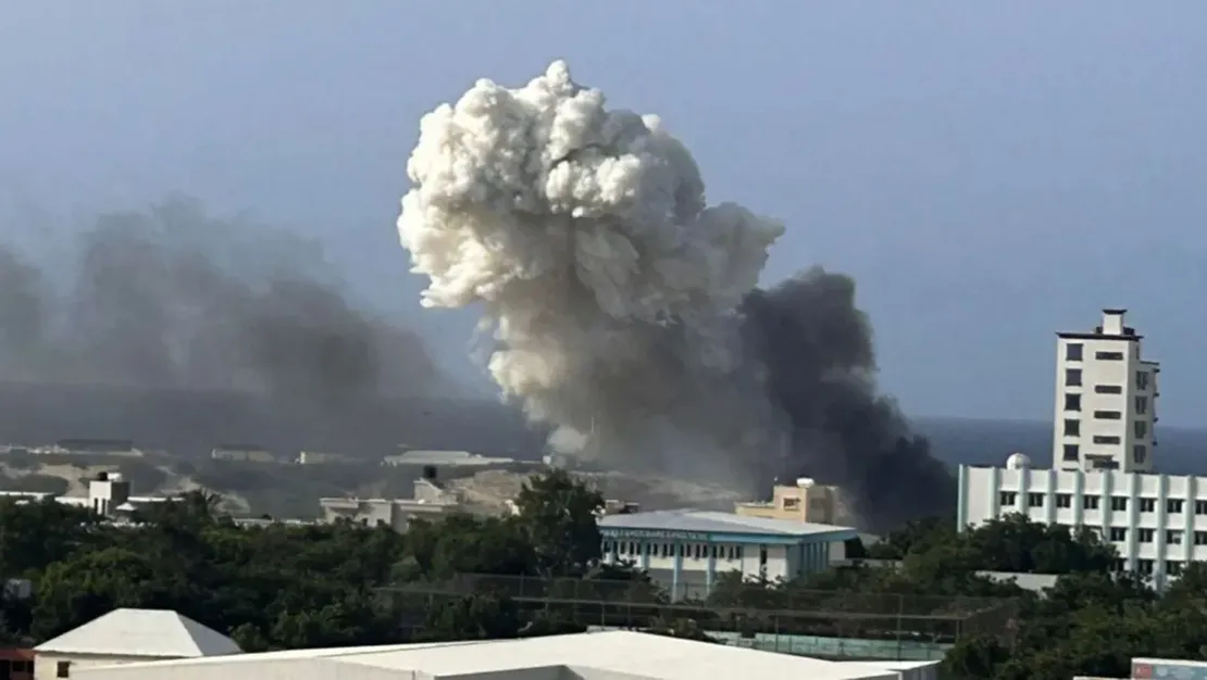 somali-de-helikopter-dustu-8-kisi-var