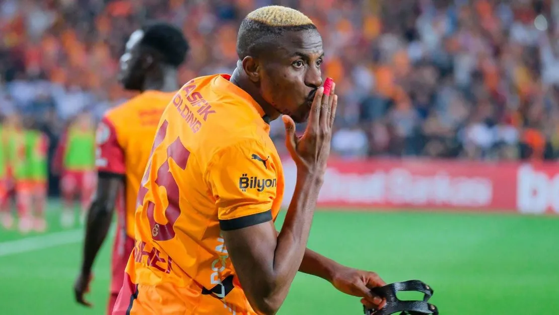 osimhen-galatasaray-i-istiyor-ucaga-binmedi